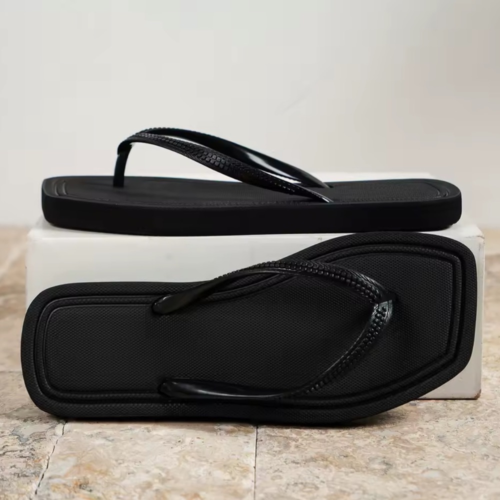 NWT - Flip Flop Square Toe - Black Size 7 Summer 2026 Beach Comfortable Sandal - Picture 2 of 5